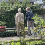 Deux habitantes au jardin